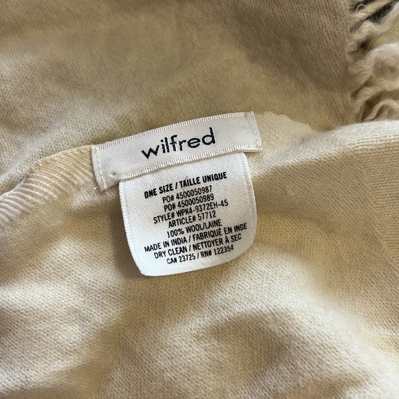 Aritzia wool scarf - Picture 2 of 3